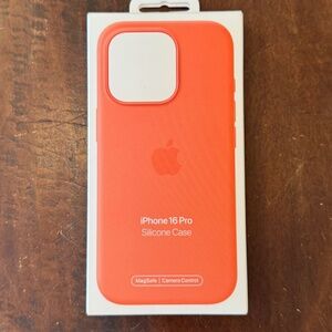 Apple iPhone 16 Pro Silicone Case Tangerine MagSafe – New in Box